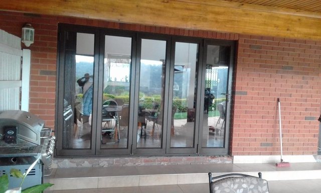Aluminium & glass