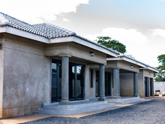 Structure, roof and slab — the stages behind a finished house reference